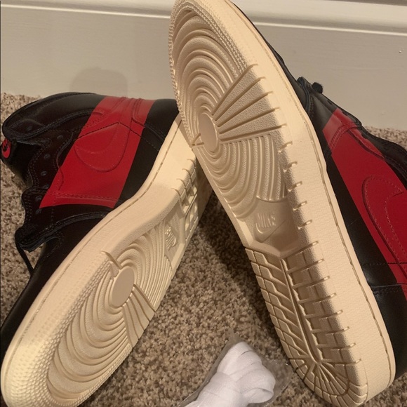 Jordan Retro 1 High OG Defiant - Couture - Picture 3 of 8